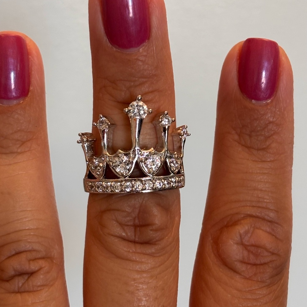 Elegant Silver Crown Ring